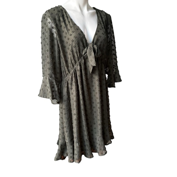 NWT, A Beautiful Soul Olive Flock Spot 3/4 Sleeve Tie Bow V-Neck, Sz 1X - Picture 5 of 15